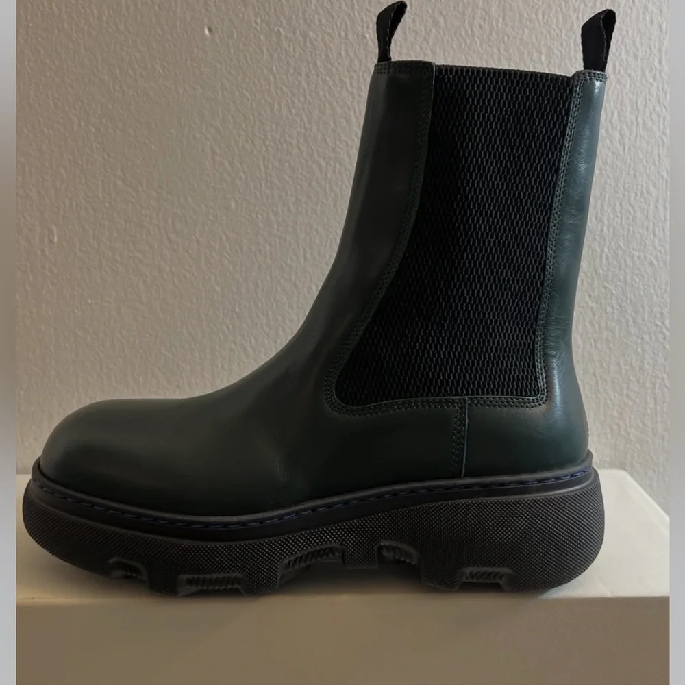 New-BURBERRY LEATHER CREEPER CHELSEA BOOTS IN DARK GREEN - Picture 10 of 16